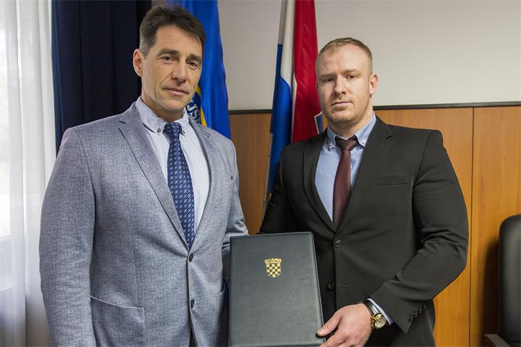 Slika /02_vijesti/2023/03 mjesec/Potpisan Sporazum o suradnji s Veleučilištem studija sigurnosti/2303_potpisivanje sporazuma_1_manja.jpg